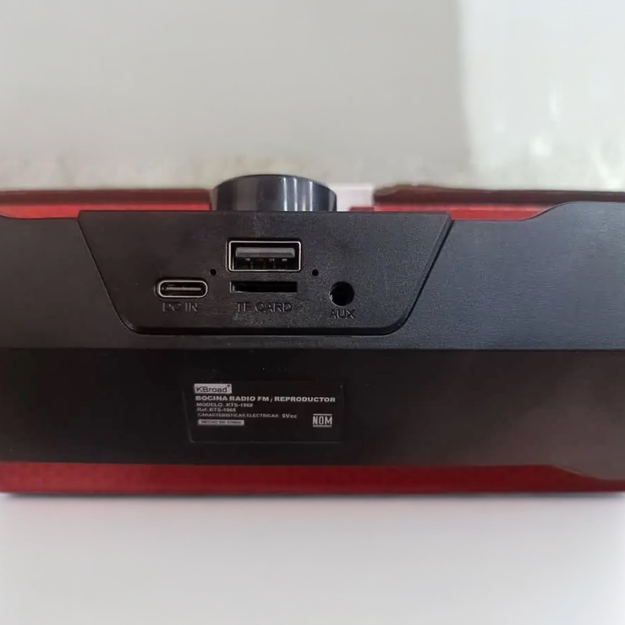 Parlante Bluetooth GTS-1363 Portátil Recargable con Luces RGB y Sonido Estéreo