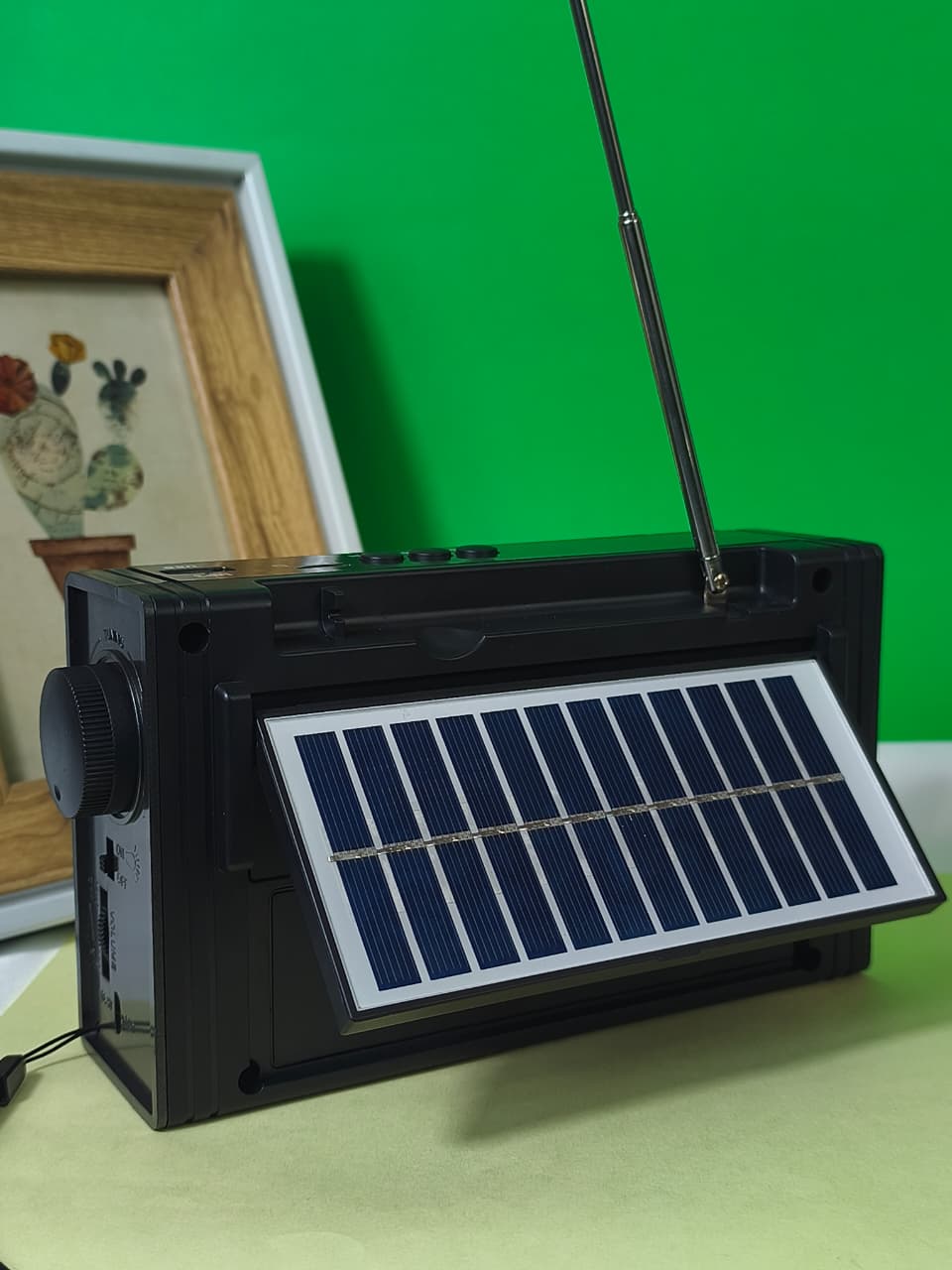 Radio de Emergencia Recargable con Parlante y Linterna | FM/AM/SW 1521